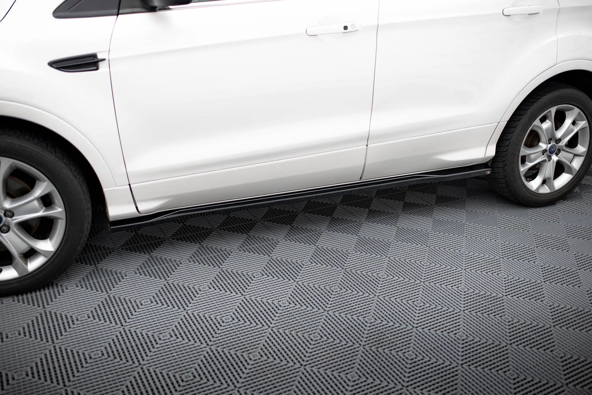 Sideskjørt Ford Kuga II ST-Line 2013 - 2016 | Glossy Black Edition