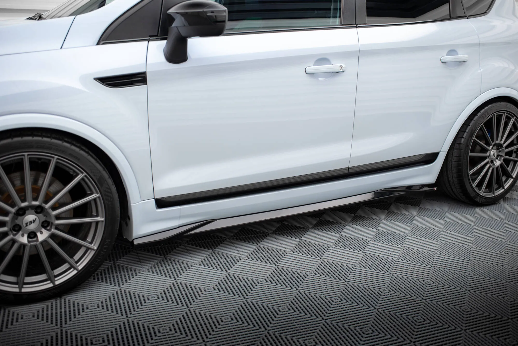 Sideskjørt Ford Kuga ST I 2008 - 2013 | Glossy Black Edition