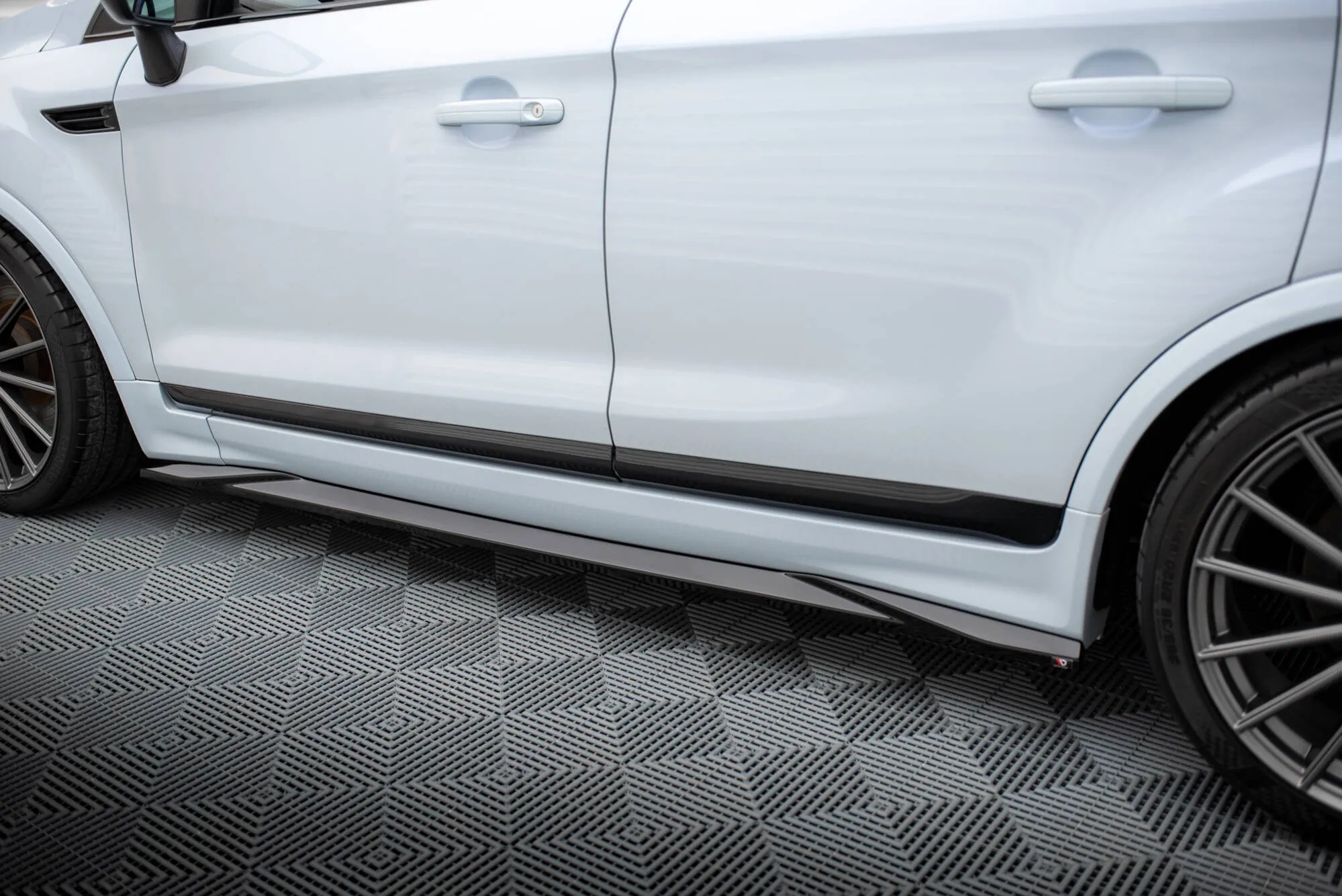 Sideskjørt Ford Kuga ST I 2008 - 2013 | Glossy Black Edition – bilde 3