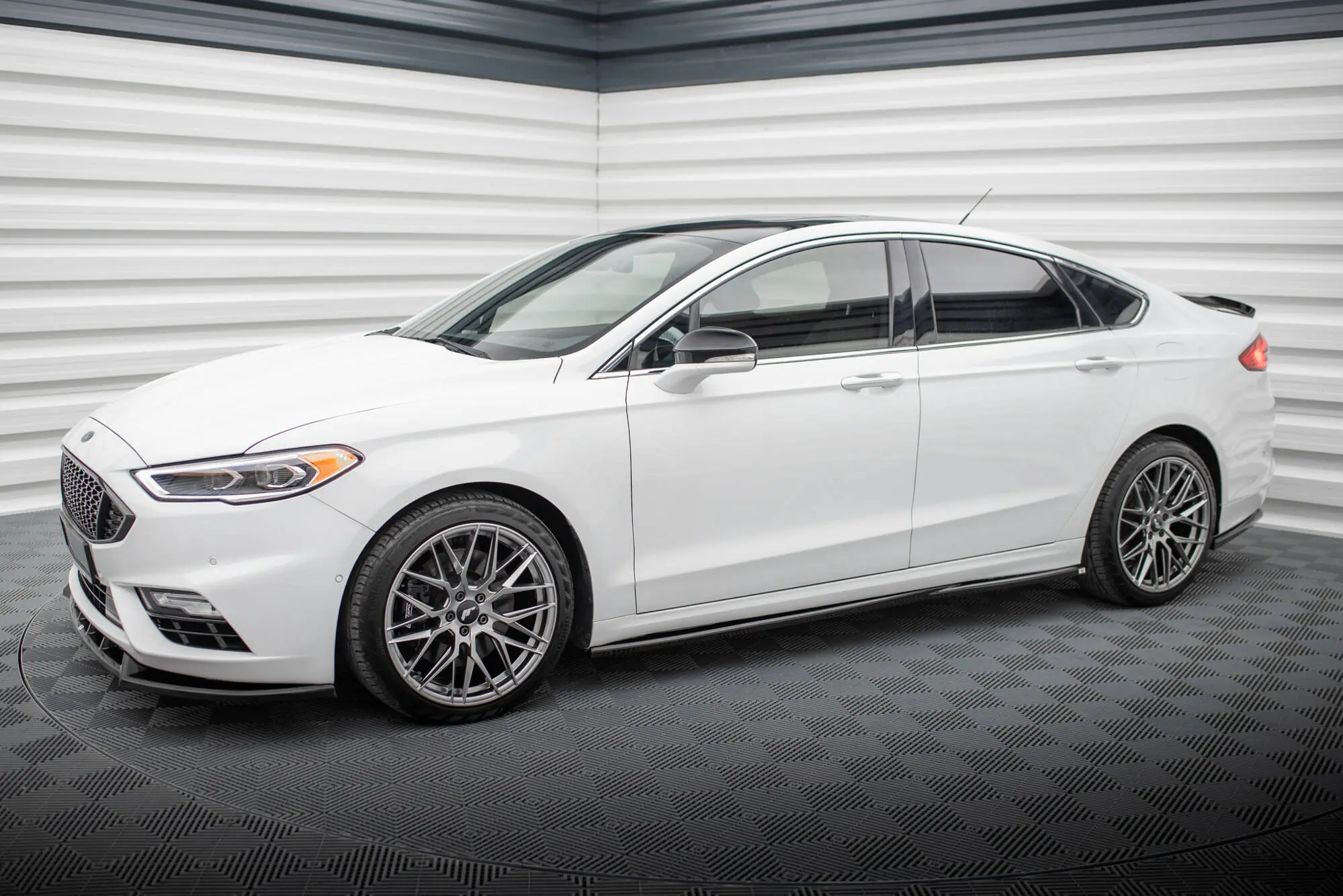 Sideskjørt Ford Mondeo Sport  mk5 facelift 2019 - 2022 / Ford Fusion Sport (USA) mk2 facelift 2019 - 2020 | Glossy Black Edition – bilde 4