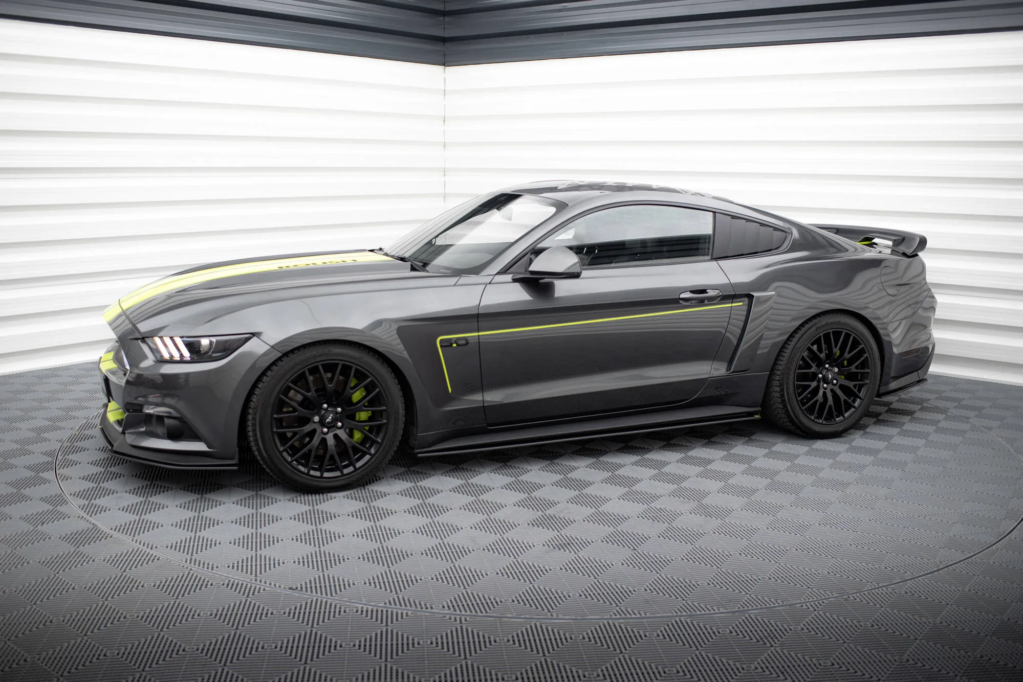 Sideskjørt Ford Mustang GT VI 2014 - 2017 | Street Pro Black Edition – bilde 2