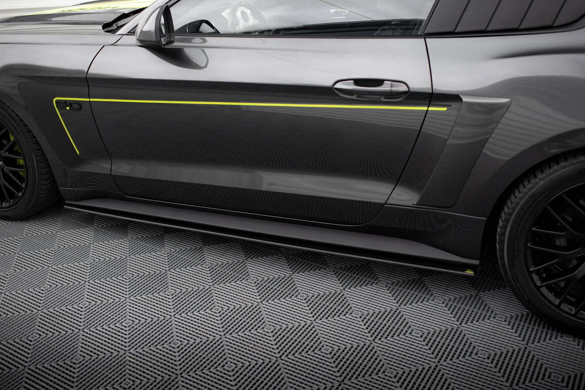 Sideskjørt Ford Mustang GT VI 2014 - 2017 | Street Pro Black Edition – bilde 3