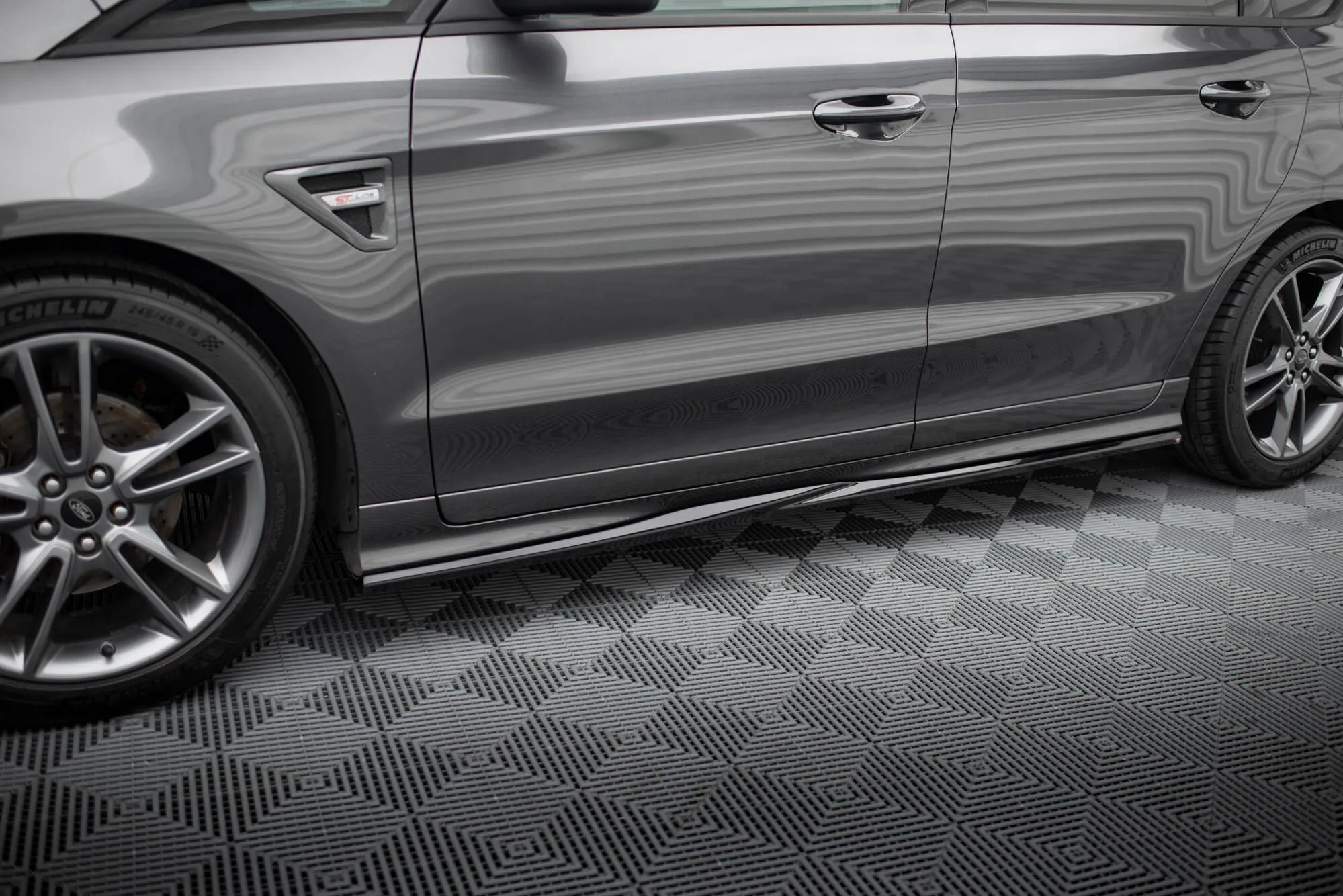 Sideskjørt Ford S-Max ST-Line II 2014 - 2019 | Glossy Black Edition