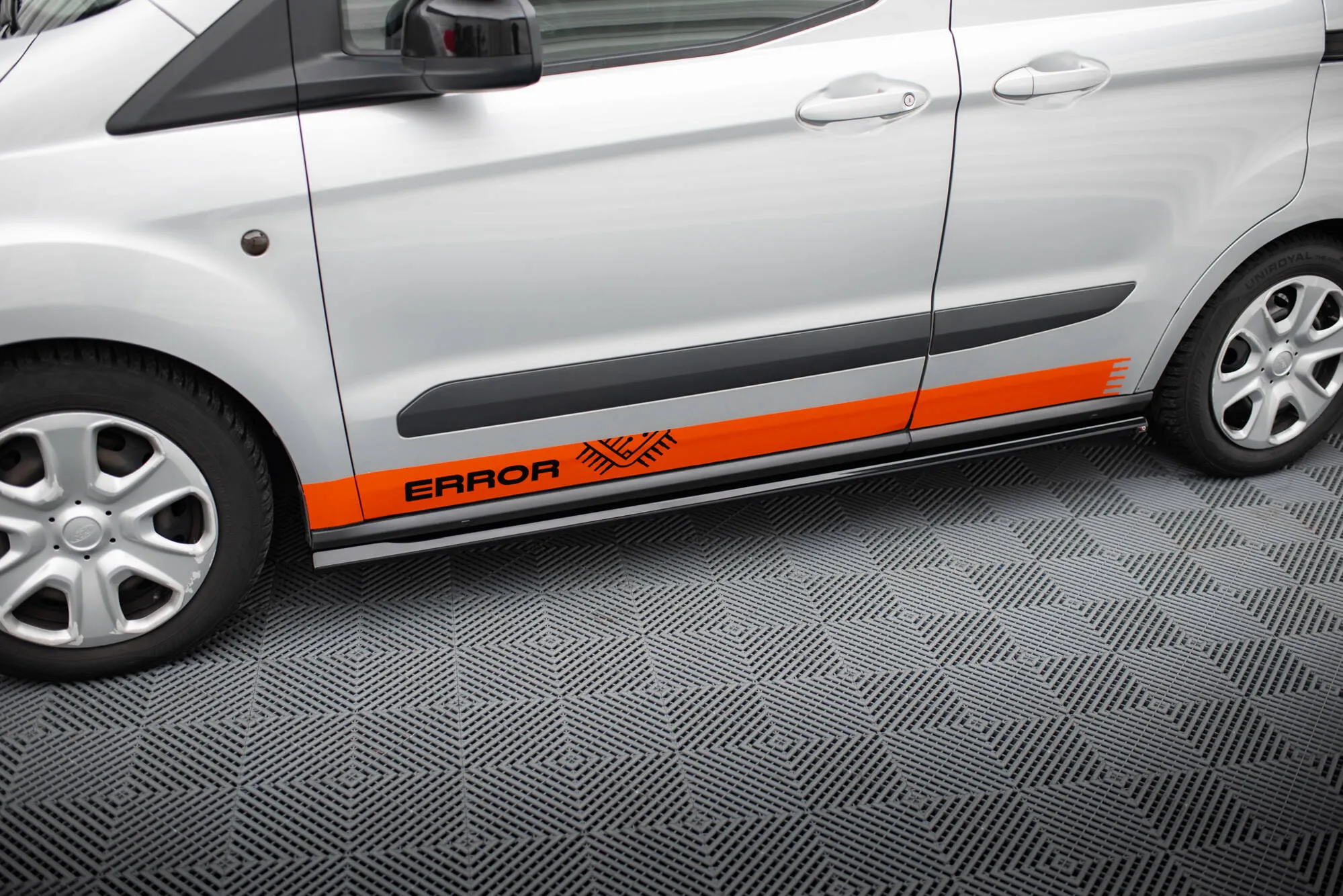 Sideskjørt Ford Transit Courier I 2014 - 2017 | Glossy Black Edition