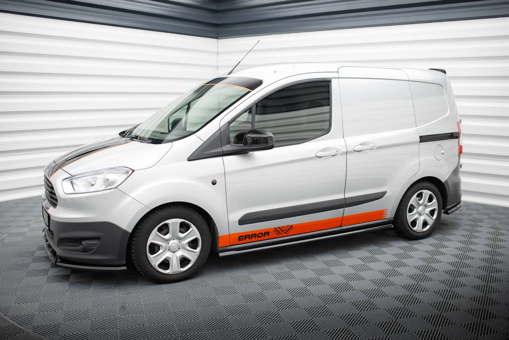 Sideskjørt Ford Transit Courier I 2014 - 2017 | Glossy Black Edition – bilde 2