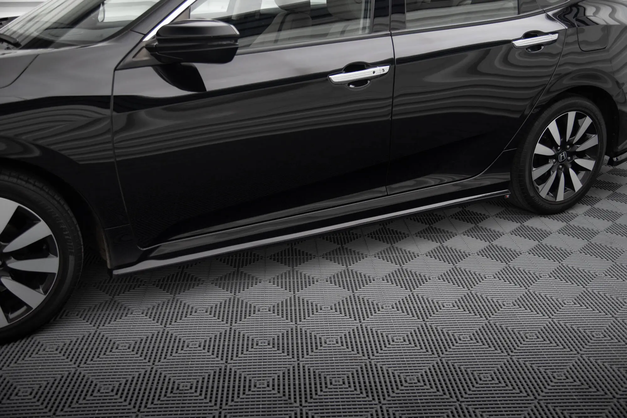 Sideskjørt Honda Civic mk10 2017 - 2022 | Glossy Black Edition