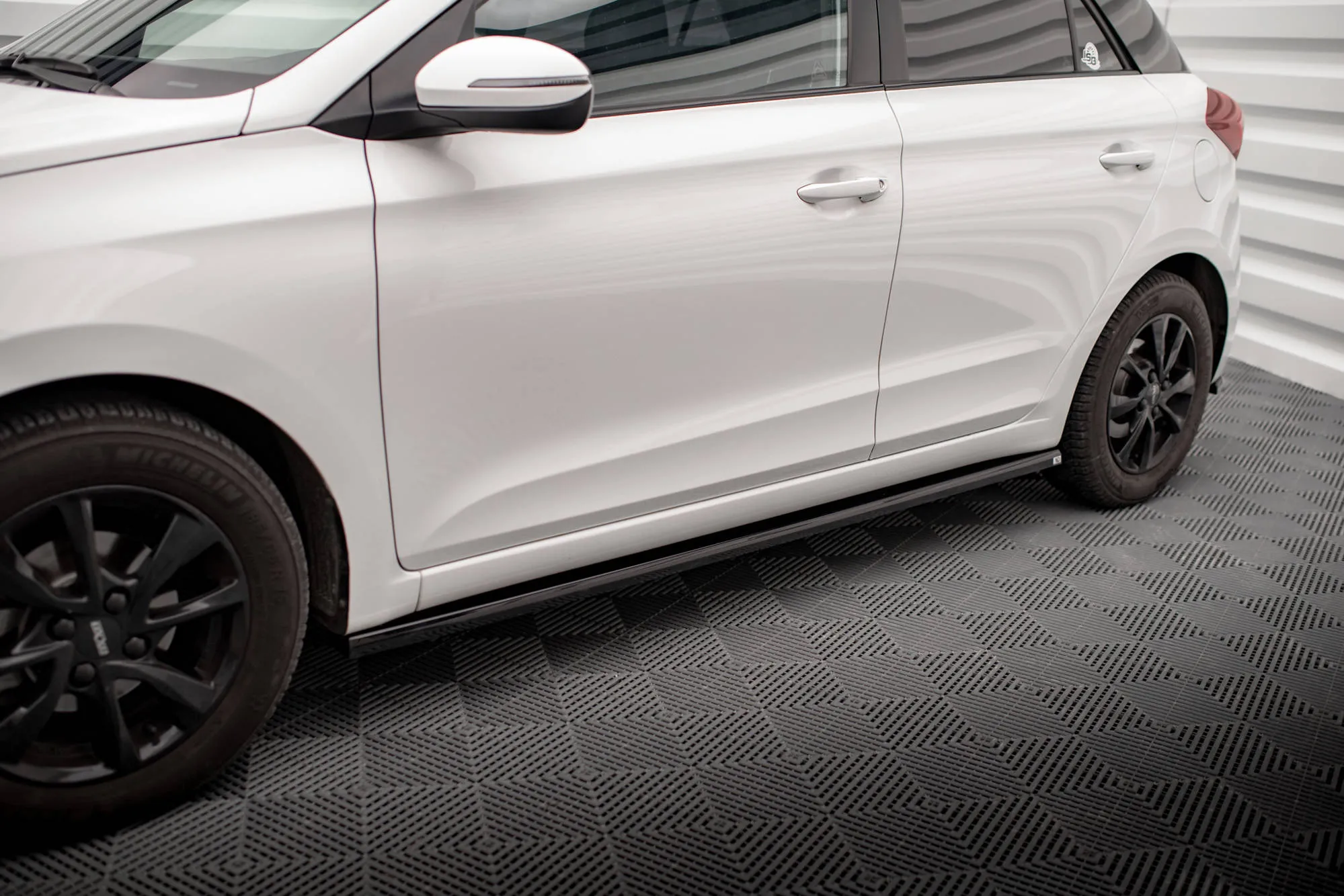 Sideskjørt Hyundai I20 Mk2 Facelift 2018 - 2020 | Glossy Black Edition