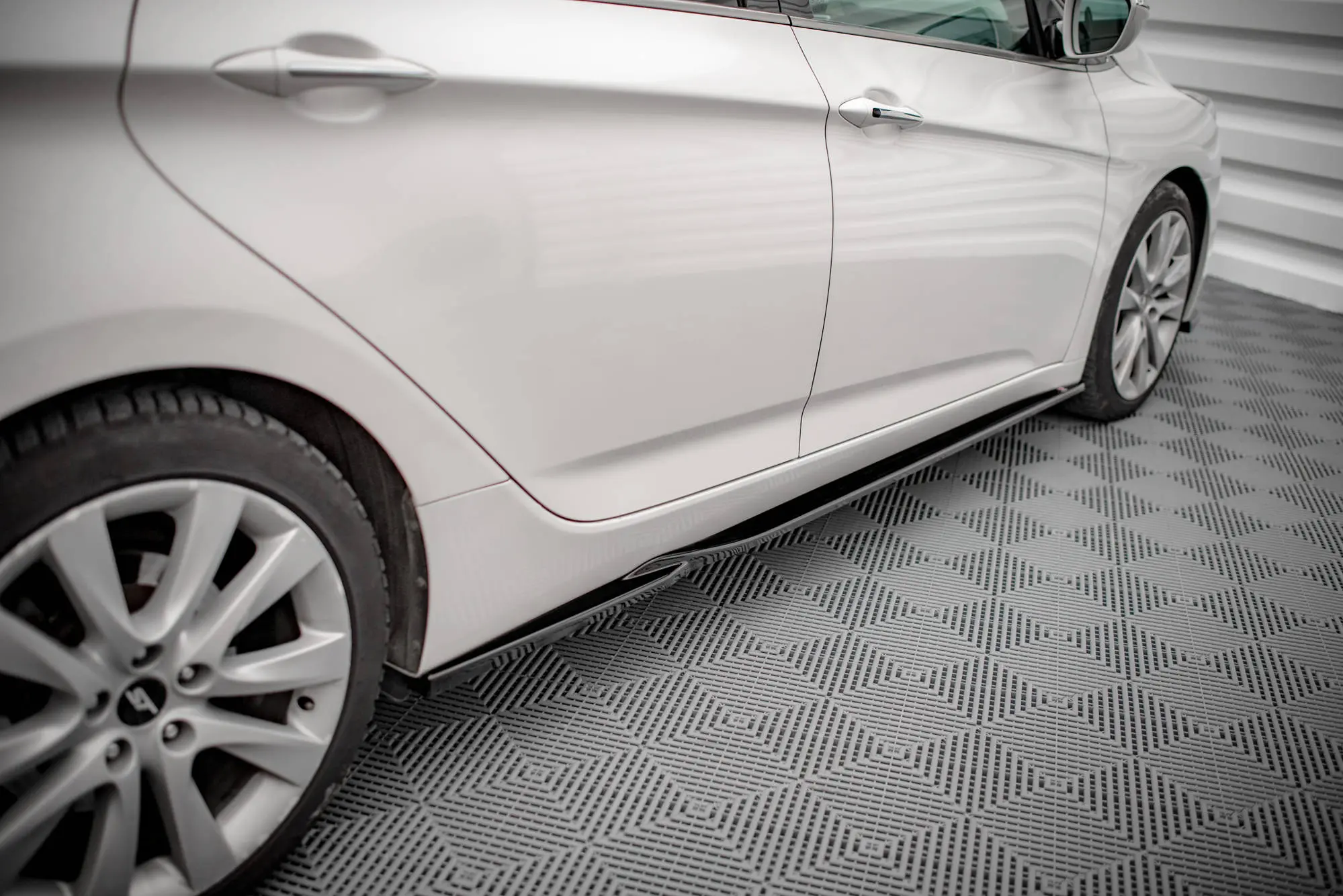 SIDESKJØRT HYUNDAI i40 2011-2014