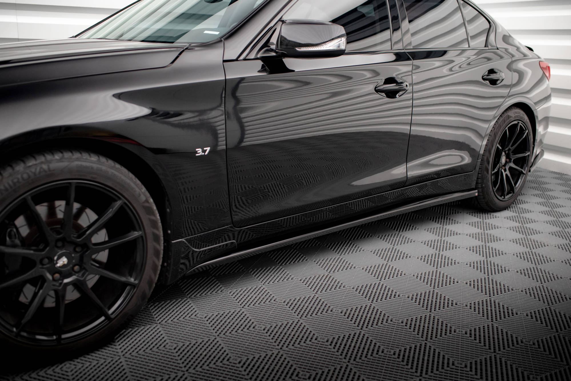 Sideskjørt Infiniti Q50 S 2013 - 2016 | V.1 Glossy Black Edition – bilde 2