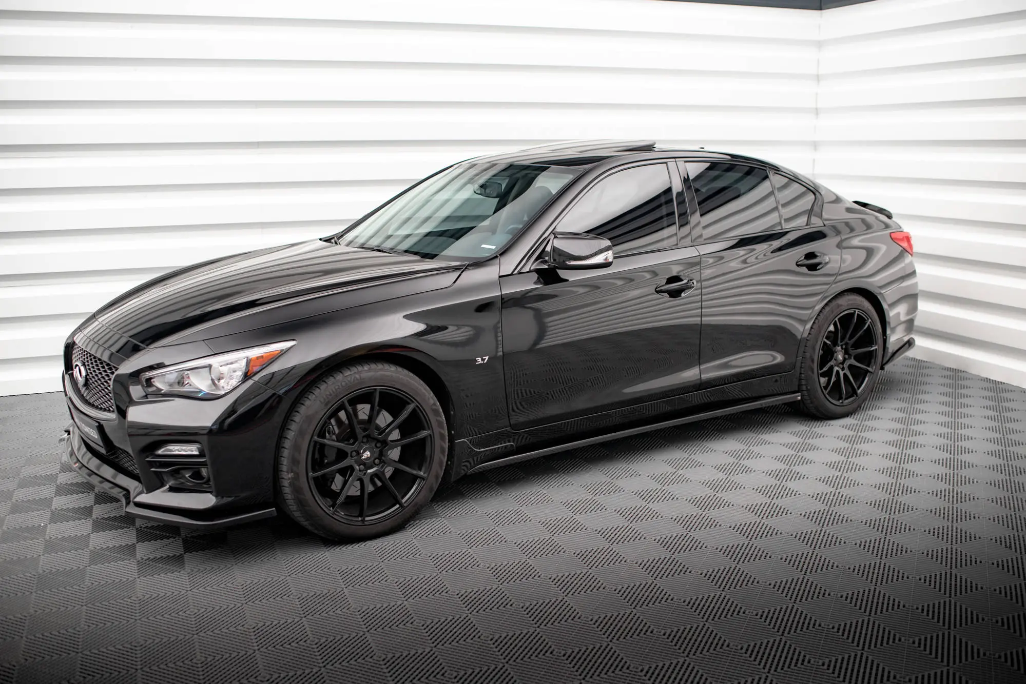 Sideskjørt Infiniti Q50 S 2013 - 2016 | V.1 Glossy Black Edition – bilde 4