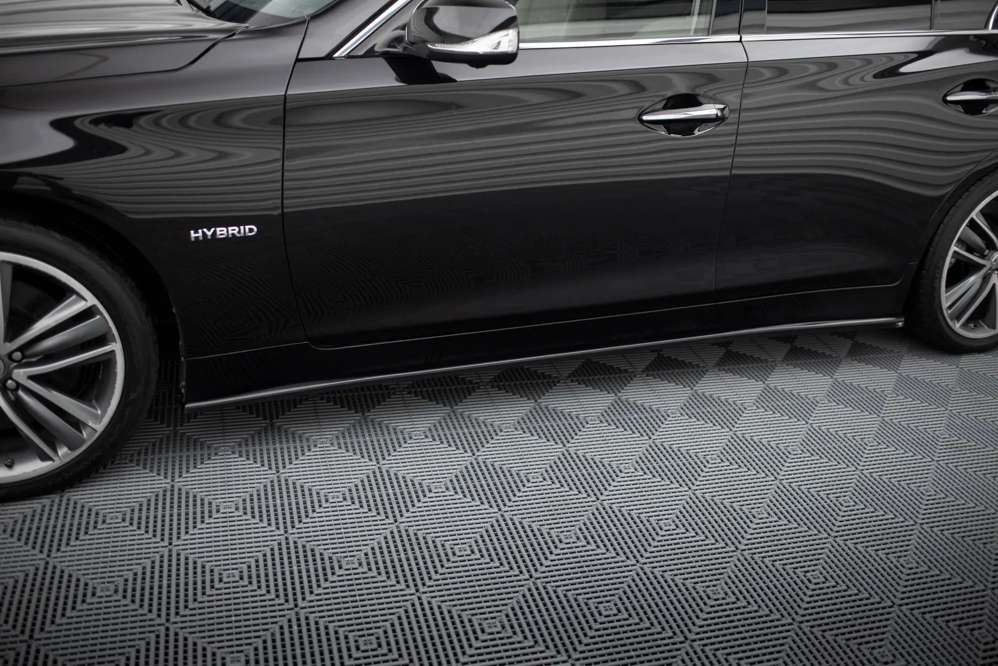 Sideskjørt Infiniti Q50 S 2013 - 2016 | V.2 Glossy Black Edition