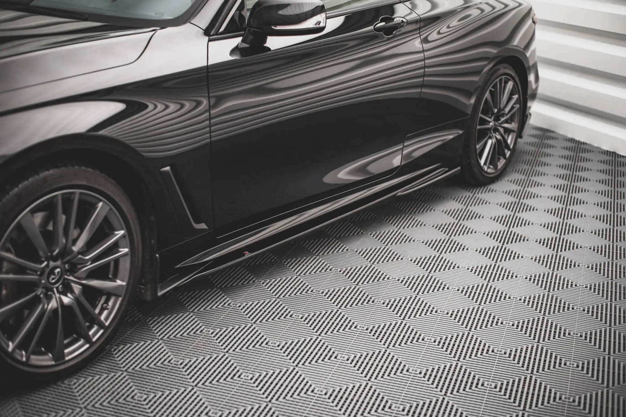 SIDESKJØRT INFINITI Q60 S Mk2 2017->