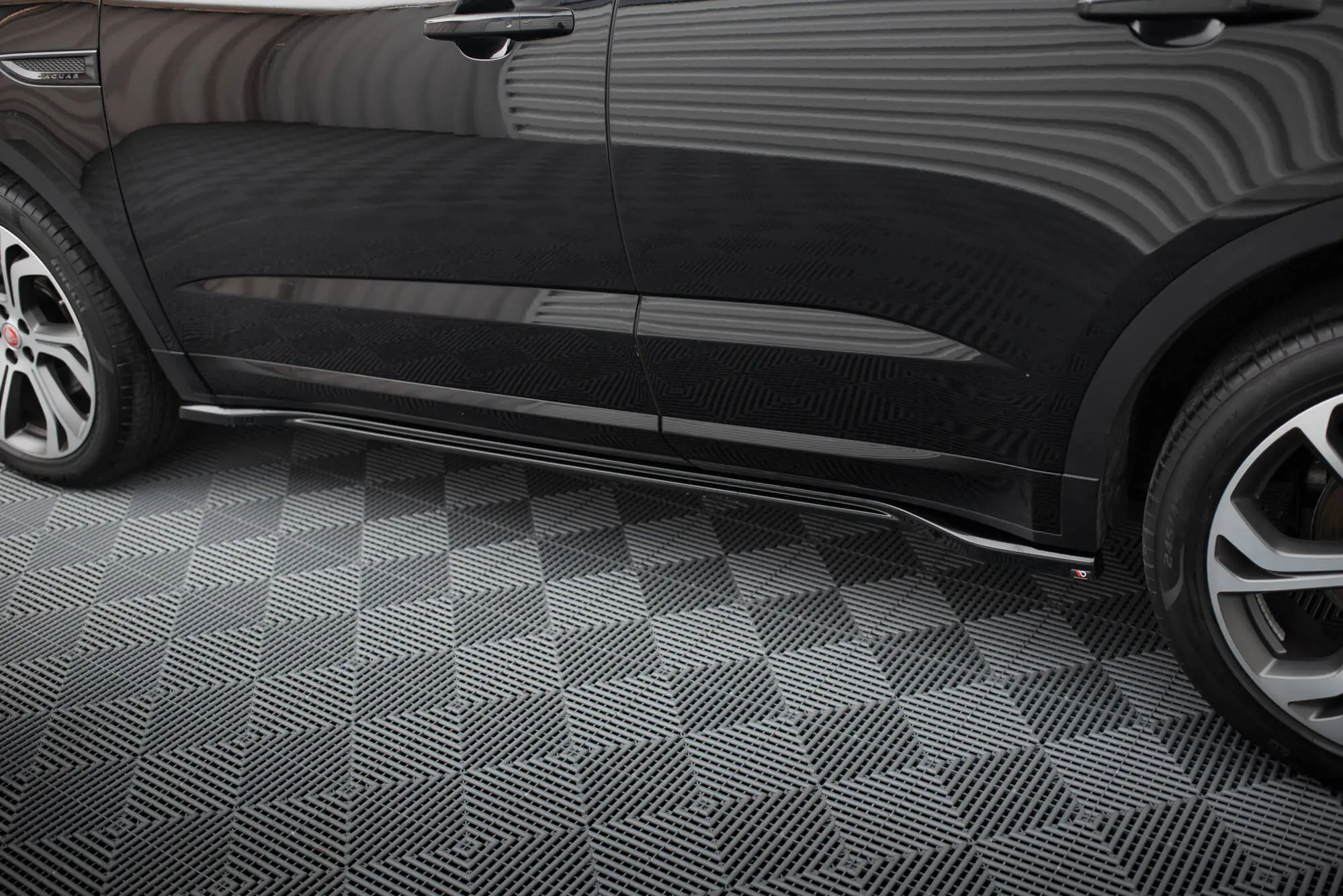 Sideskjørt Jaguar E-Pace R-Dynamic 2017 - 2020 | Glossy Black Edition