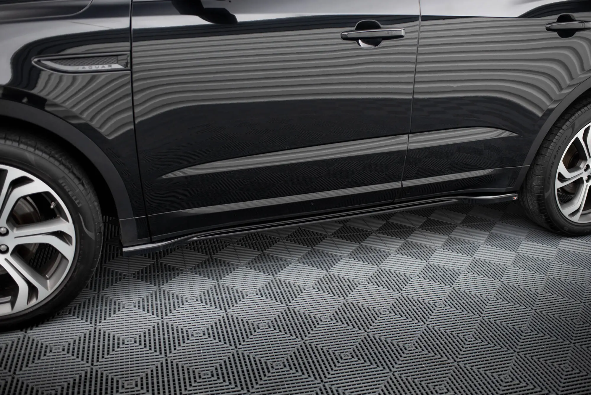 Sideskjørt Jaguar E-Pace R-Dynamic 2017 - 2020 | Glossy Black Edition – bilde 2