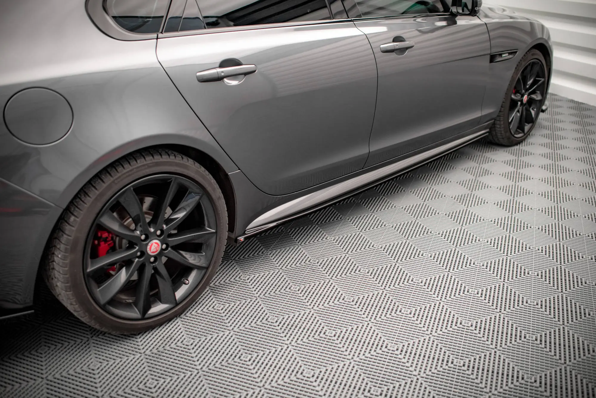 Sideskjørt Jaguar XF II (X260) R-Sport 2015 - 2020