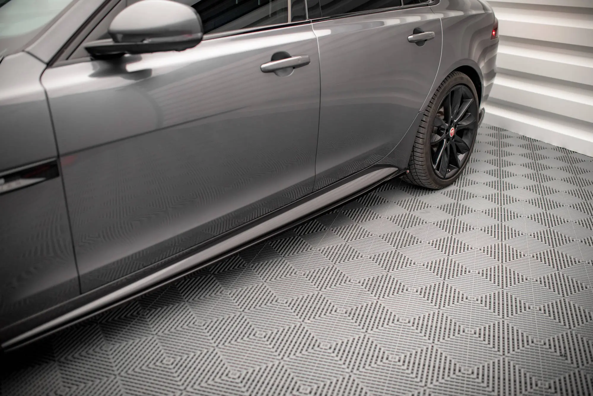 Sideskjørt Jaguar XF II (X260) R-Sport 2015 - 2020 – bilde 2