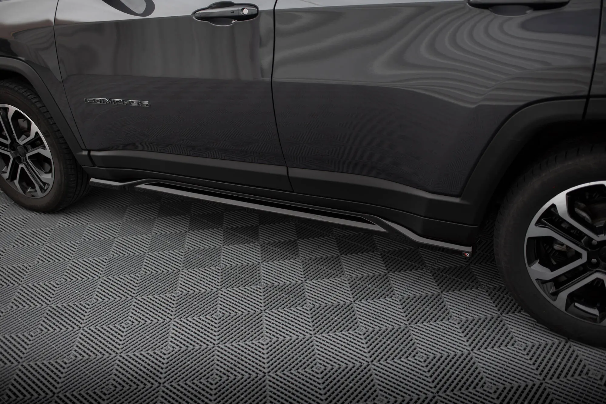 Sideskjørt Jeep Compass II Limited Facelift 2020 ->  | Glossy Black Edition