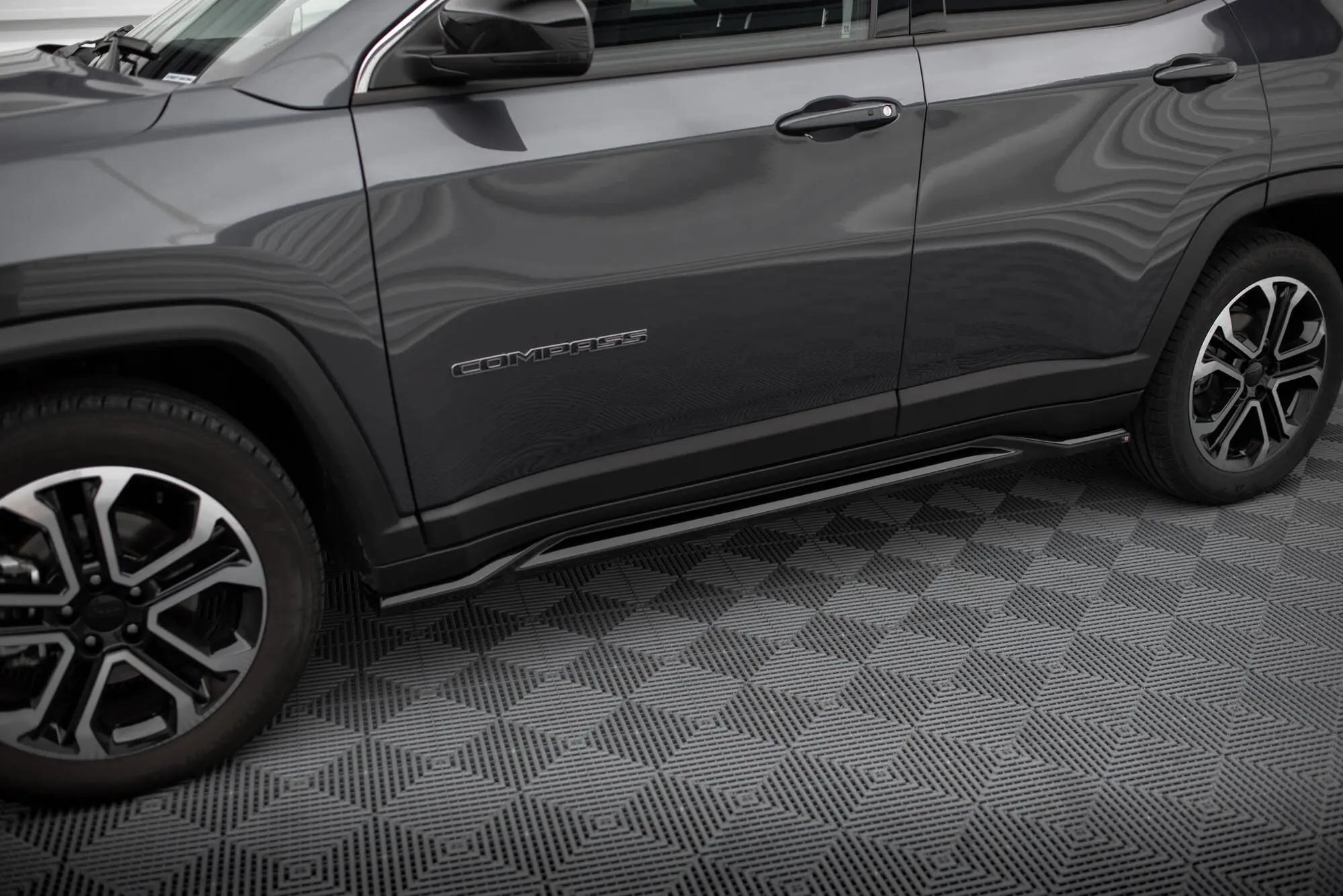 Sideskjørt Jeep Compass II Limited Facelift 2020 ->  | Glossy Black Edition – bilde 2