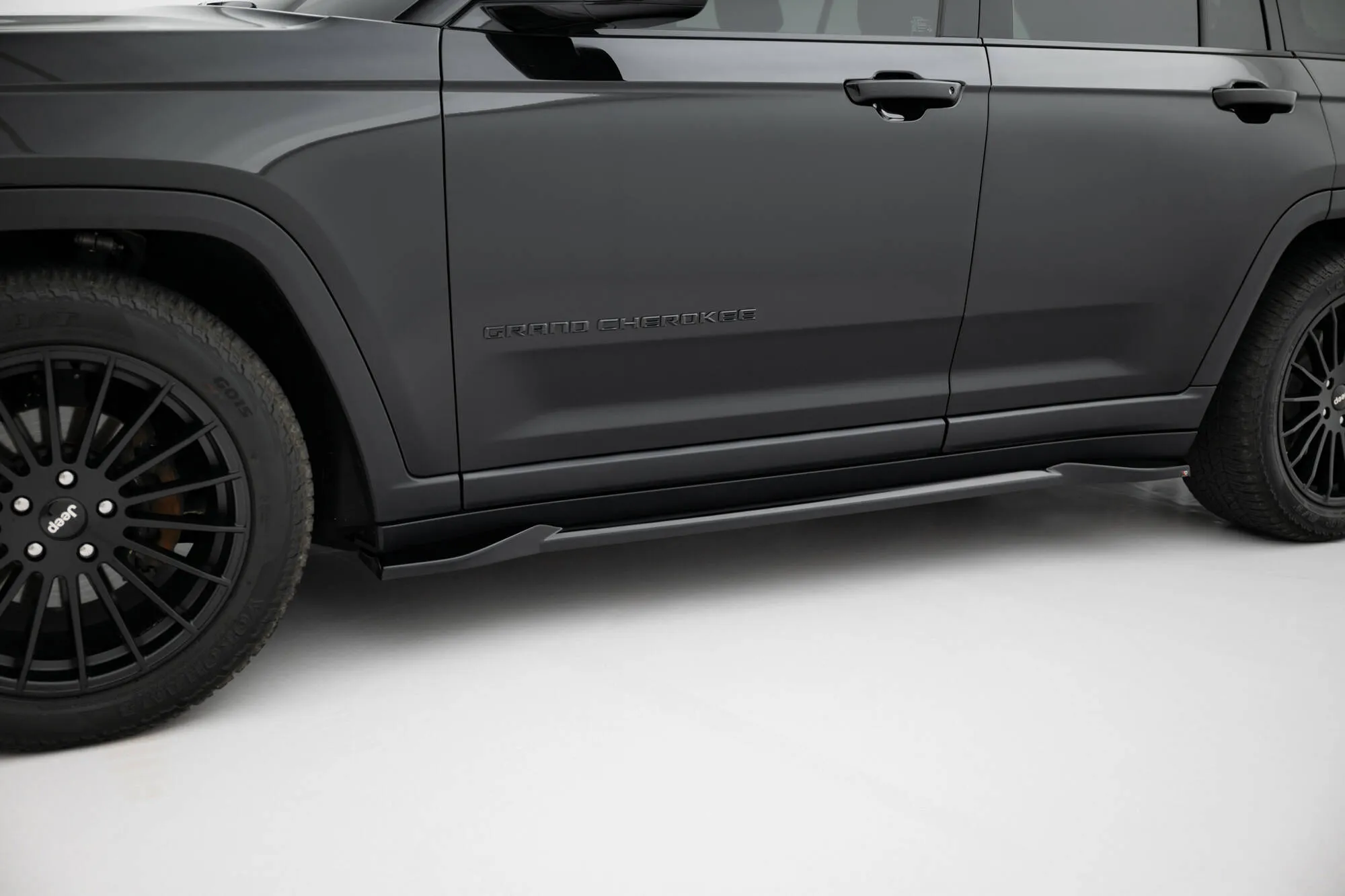 Sideskjørt Jeep Grand Cherokee Trailhawk Mk5 2021 -> | Glossy Black Edition