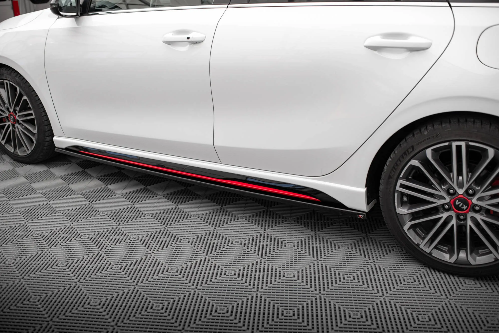 Sideskjørt Kia Ceed GT III 2018 - 2021 | Glossy Black Edition – bilde 2