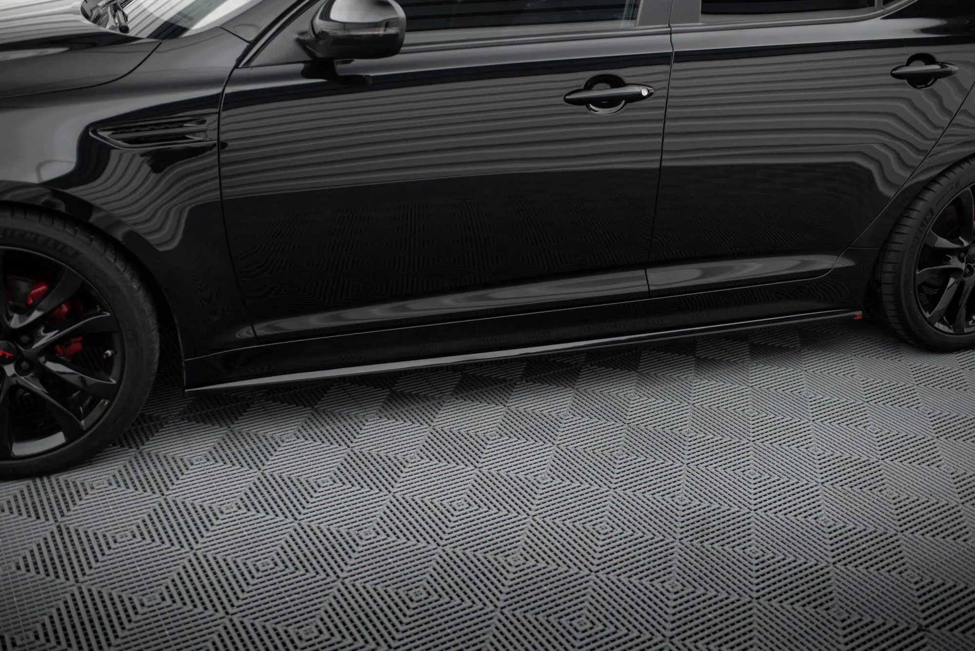 Sideskjørt Kia Optima mk3 2010 - 2013 | Glossy Black Edition