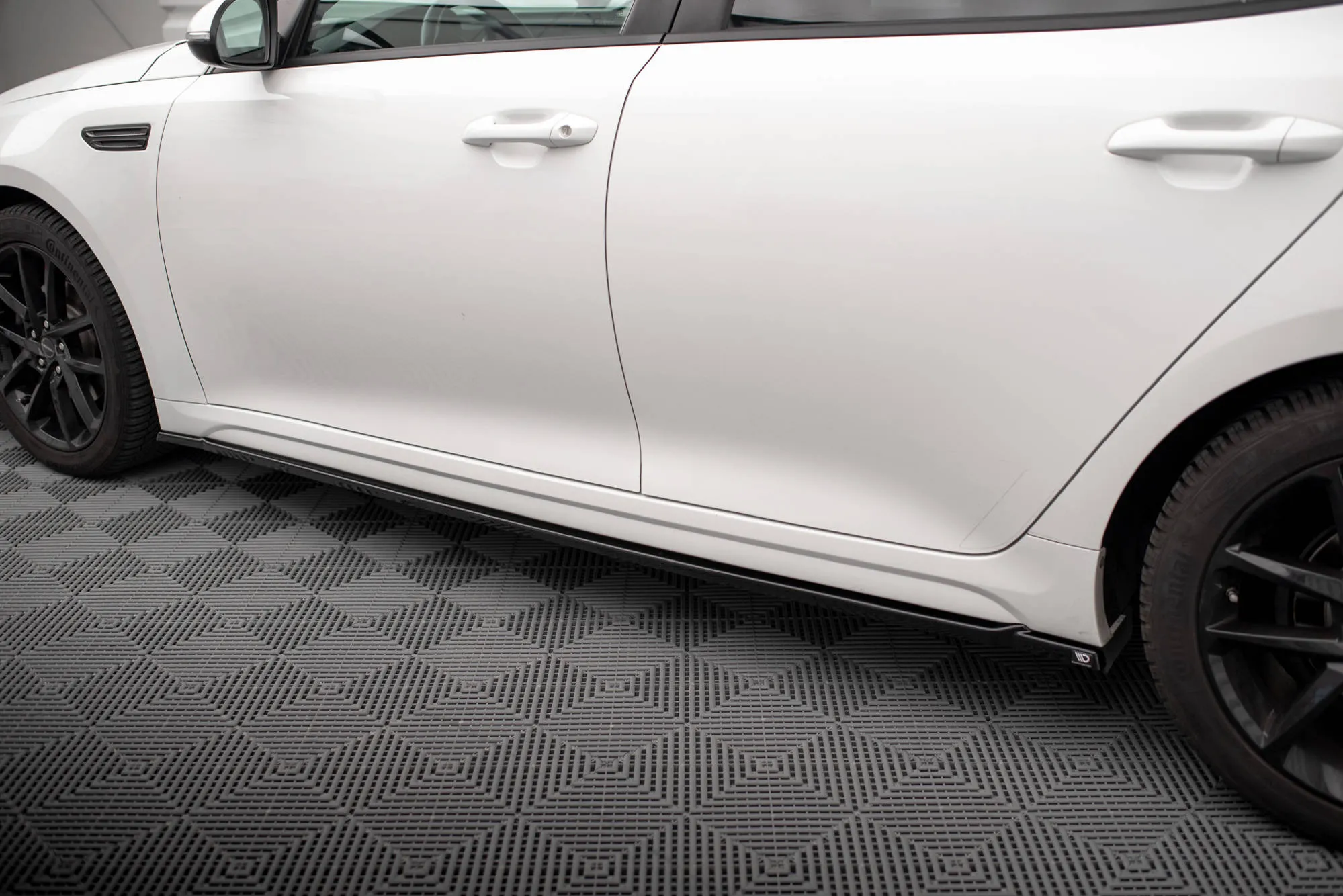 Sideskjørt Kia Optima Mk4 Facelift 2018 - 2020 | Glossy Black Edition – bilde 3
