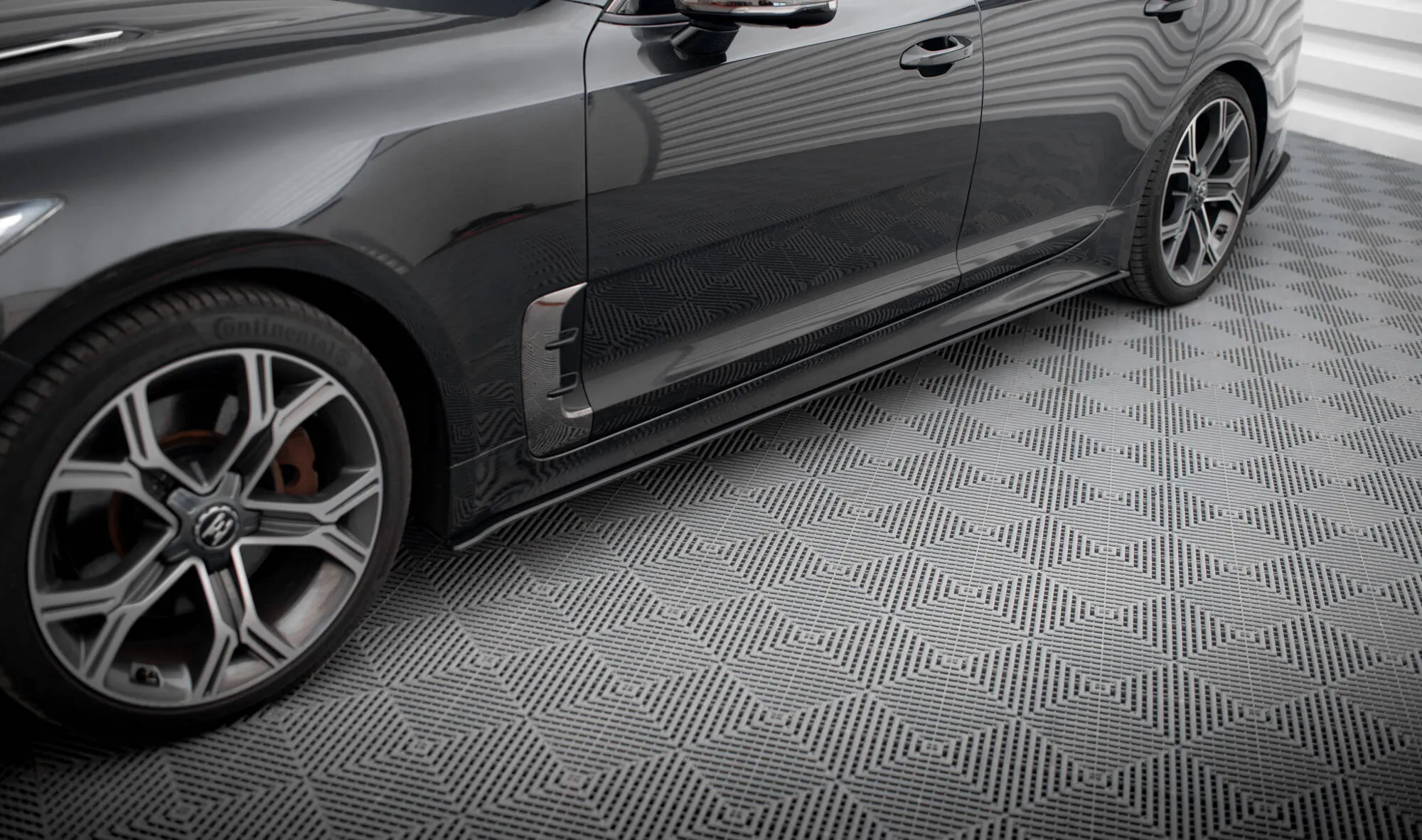 Sideskjørt Kia Stinger GT-Line 2017 - 2023 | Street Pro Black Edition