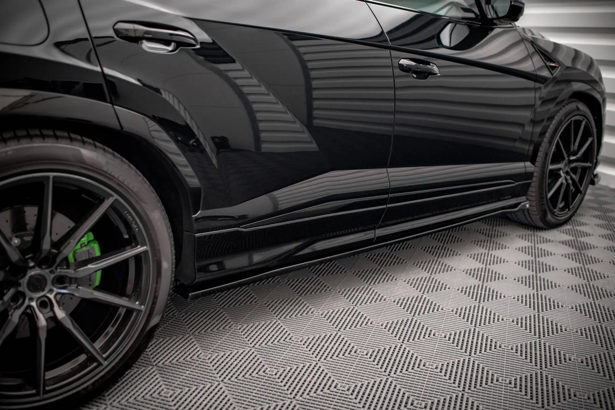 Sideskjørt Lamborghini Urus 2018-> – bilde 3