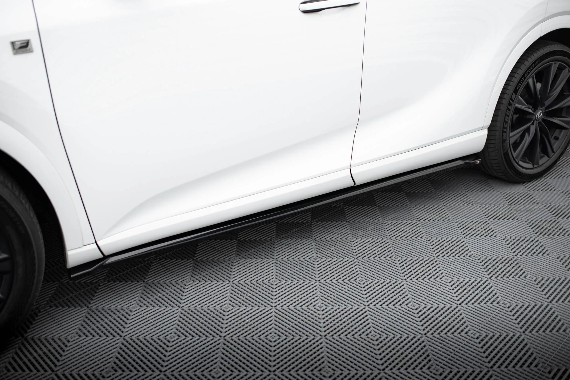 Sideskjørt Lexus RX F-Sport Mk5 2022 - | Glossy Black Edition