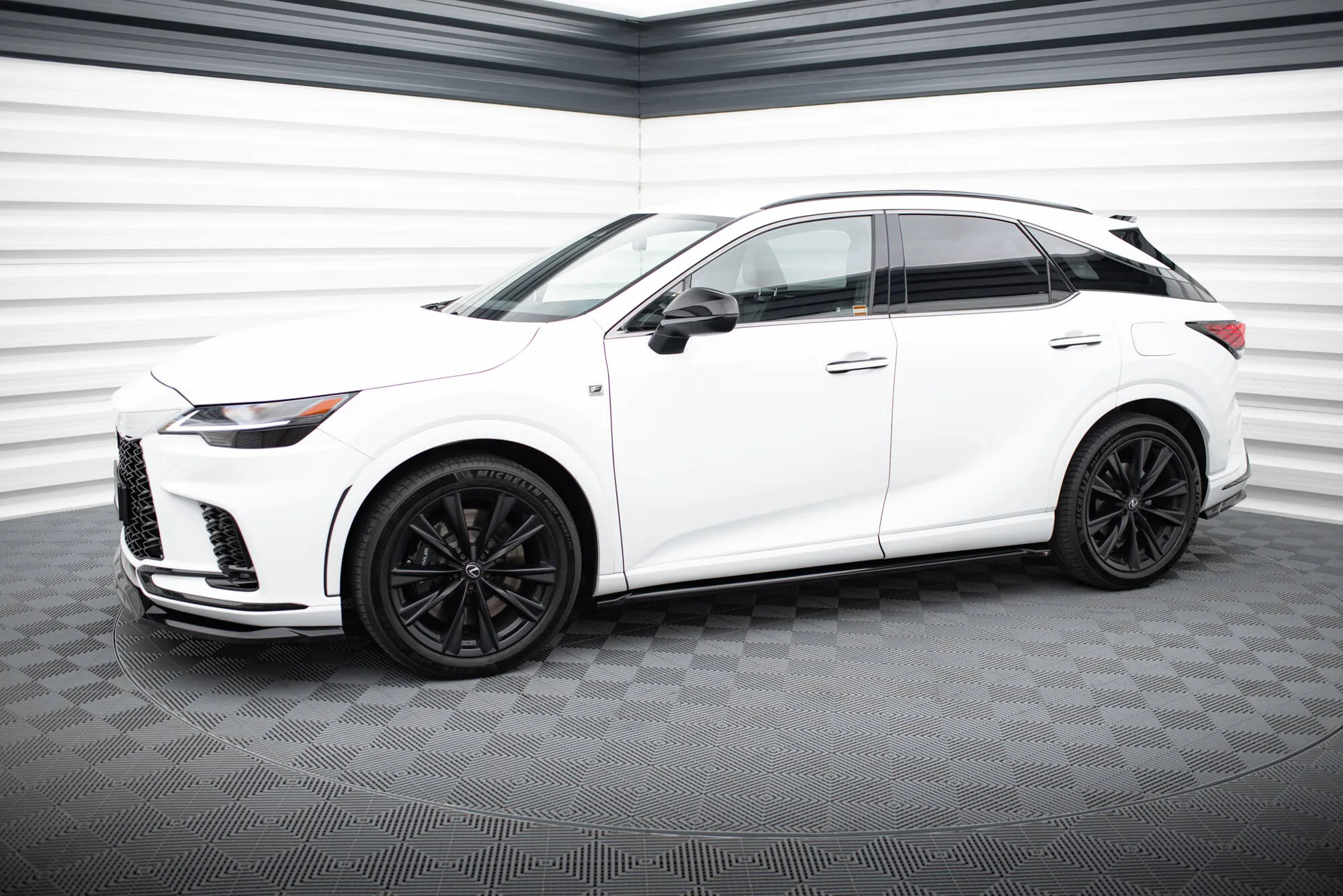 Sideskjørt Lexus RX F-Sport Mk5 2022 - | Glossy Black Edition – bilde 2