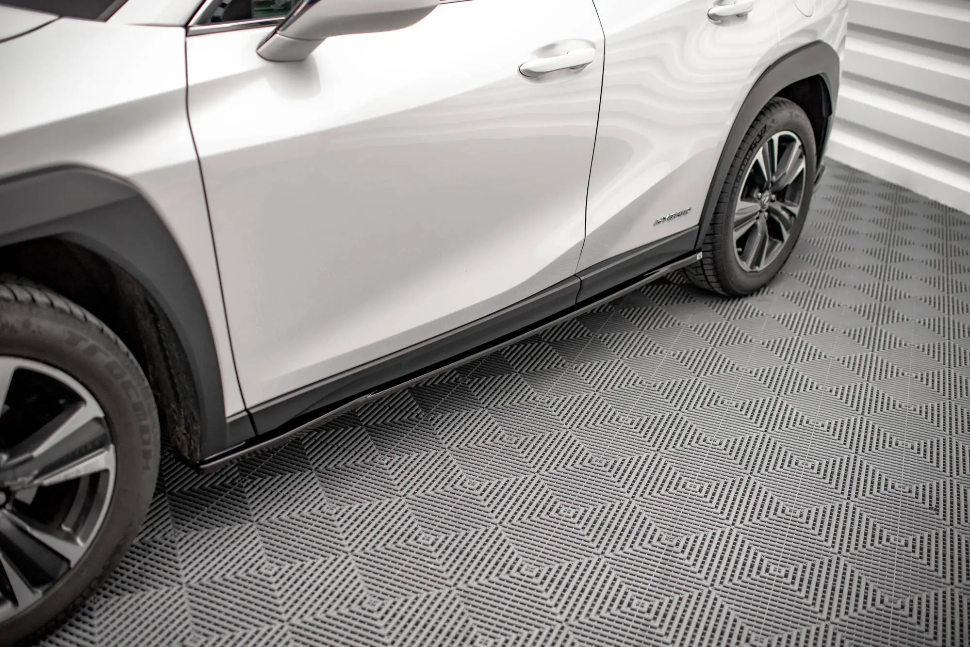 SIDESKJØRT Lexus UX I 2018 ->