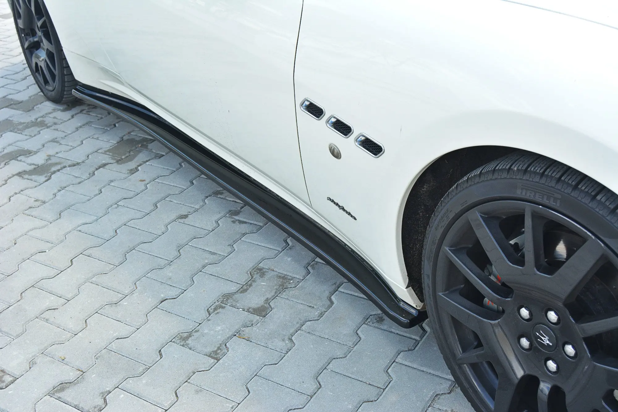 SIDESKJØRT MASERATI GranTurismo 2007-2011