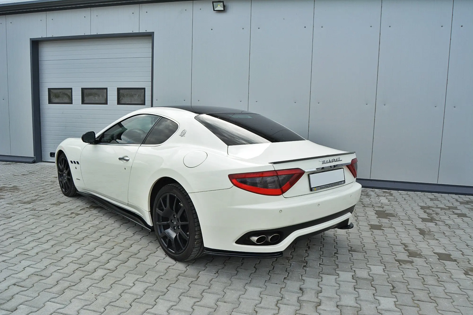 SIDESKJØRT MASERATI GranTurismo 2007-2011 – bilde 3