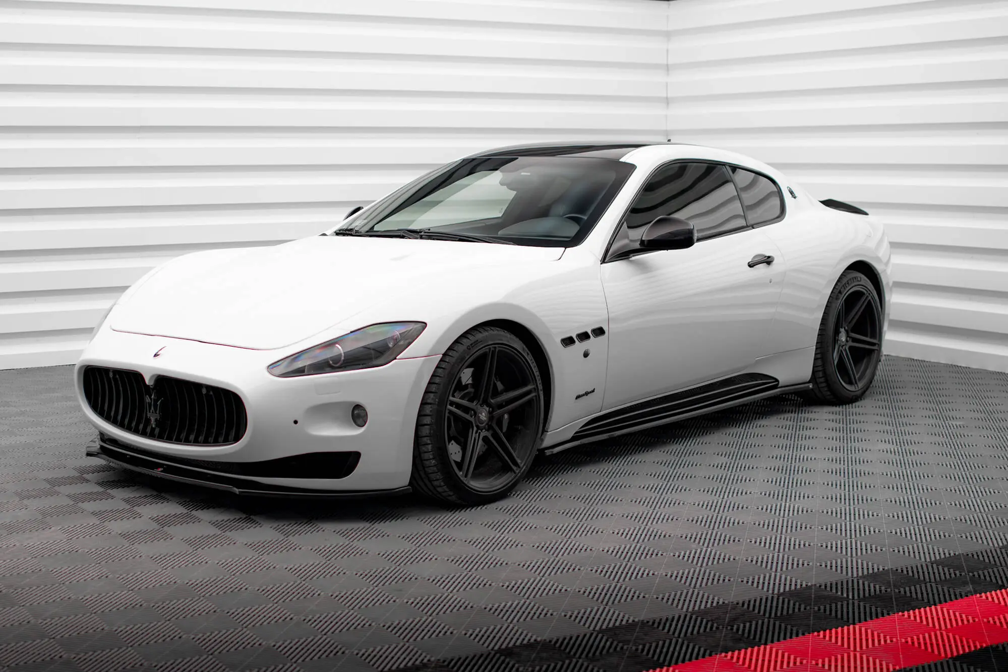 Sideskjørt Maserati GranTurismo S 2008 - 2019 | Glossy Black Edition – bilde 4