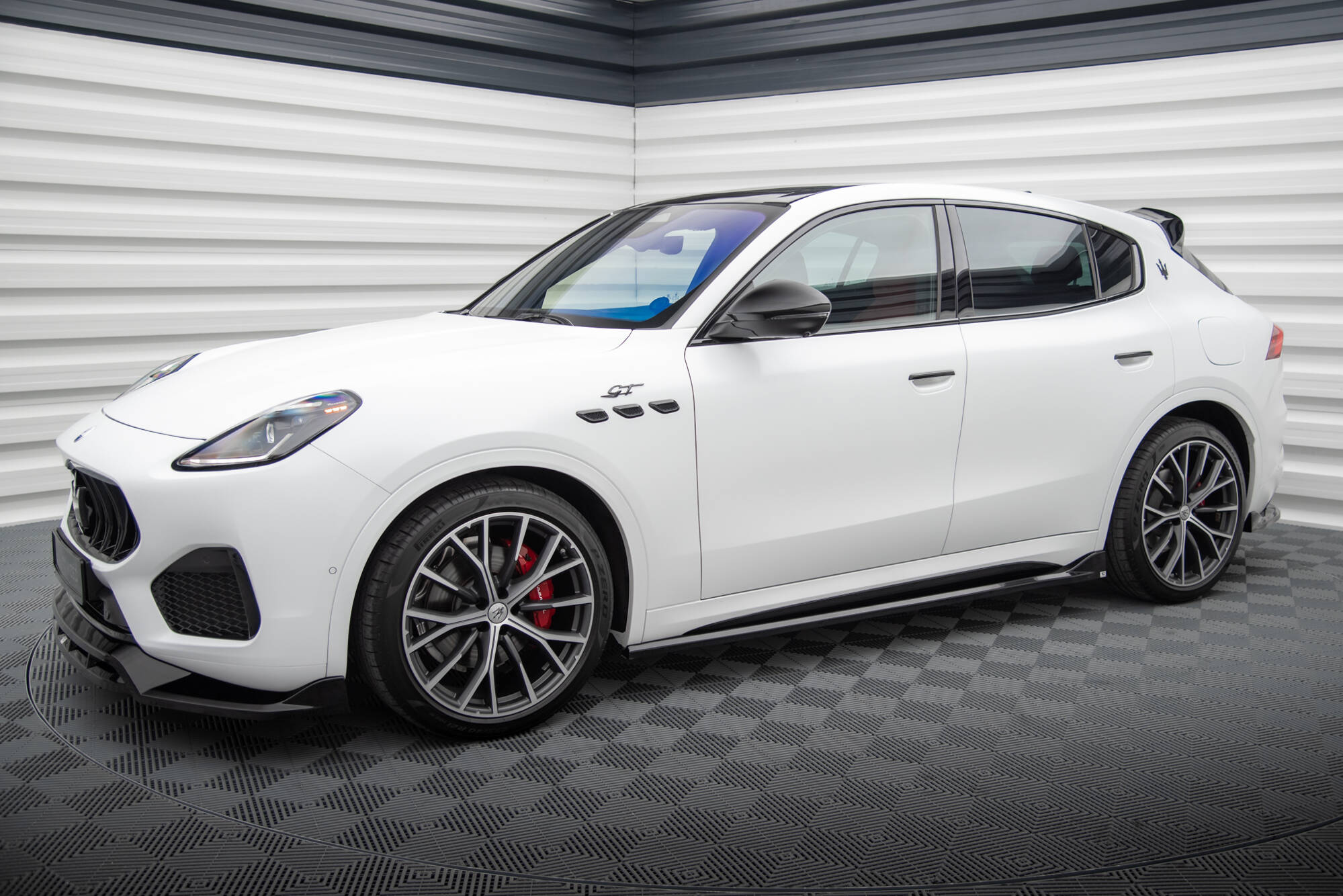 Sideskjørt Maserati Grecale GT 2022 - > / Maserati Grecale Modena 2022 - > | Glossy Black Edition Image 4