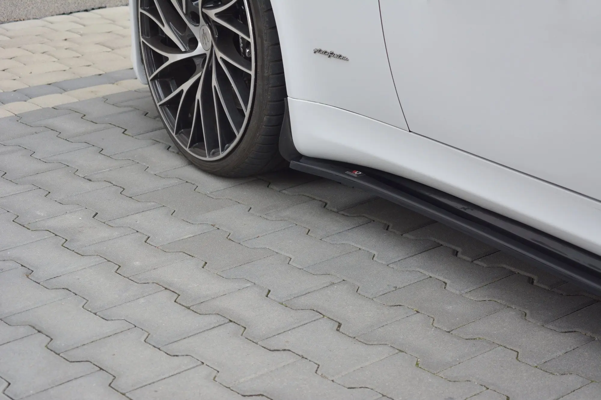 SIDESKJØRT MASERATI QUATTROPORTE MK5 2009-2012 – bilde 2