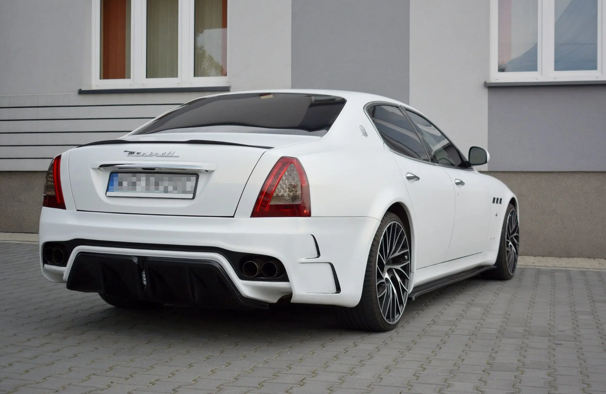 SIDESKJØRT MASERATI QUATTROPORTE MK5 2009-2012 – bilde 4