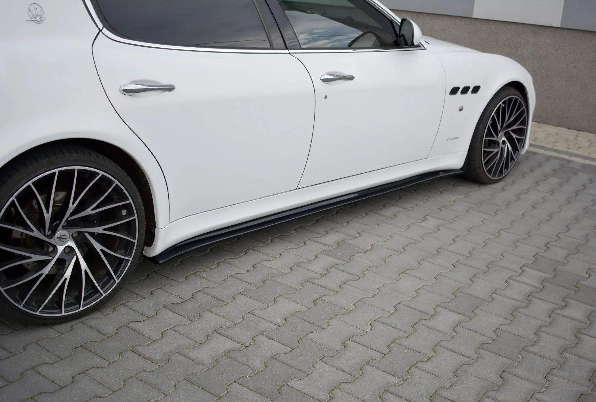 SIDESKJØRT MASERATI QUATTROPORTE MK5 2009-2012 – bilde 5