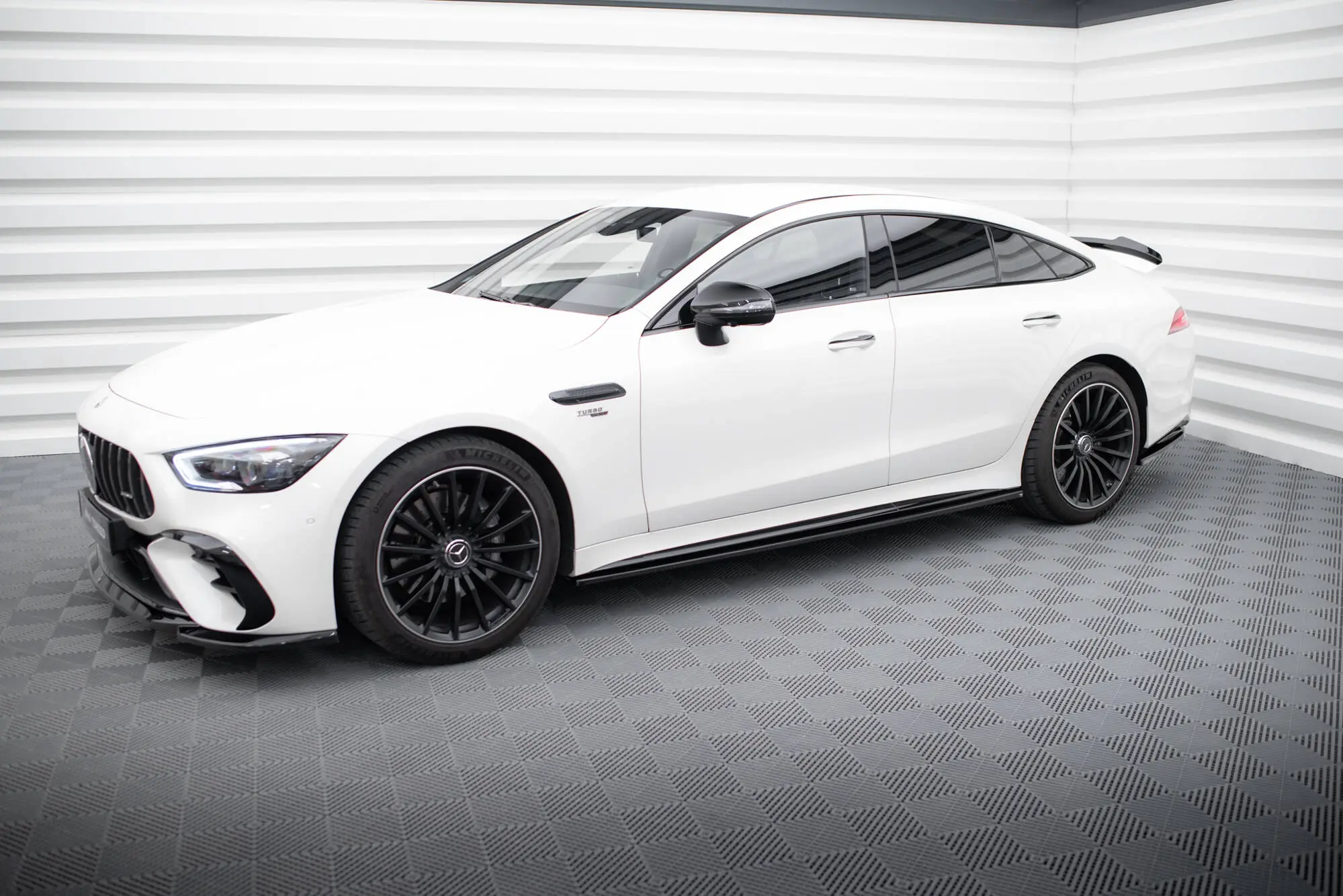 Sideskjørt Mercedes-AMG GT 43 (X290) 4 Door Coupe V8 Styling Package 2018 - > | Glossy Black Edition – bilde 3