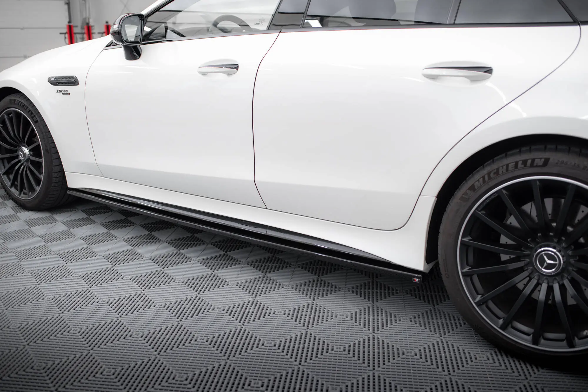 Sideskjørt Mercedes-AMG GT 43 (X290) 4 Door Coupe V8 Styling Package 2018 - > | Glossy Black Edition – bilde 4