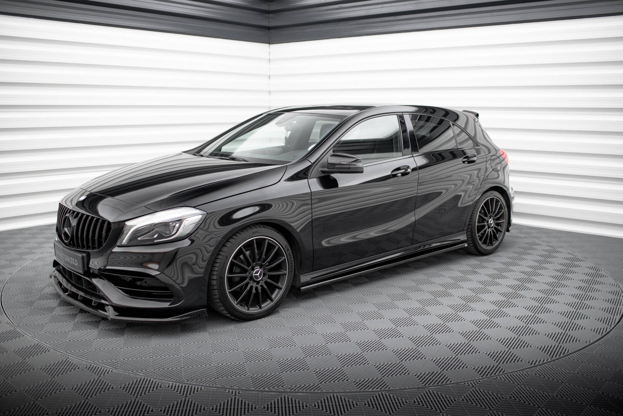 Sideskjørt Mercedes-Benz A (W176) AMG-Line facelift 2015 - 2018 | Glossy Black Edition – bilde 4