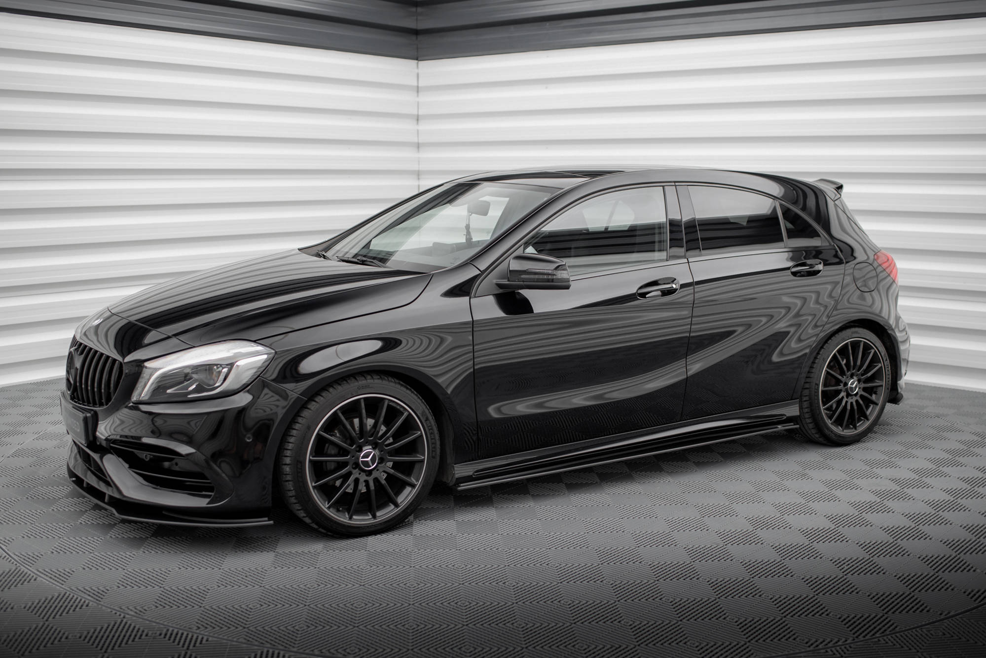 Sideskjørt Mercedes-Benz A (W176) AMG-Line facelift 2015 - 2018 | Street Pro Black Edition – bilde 4