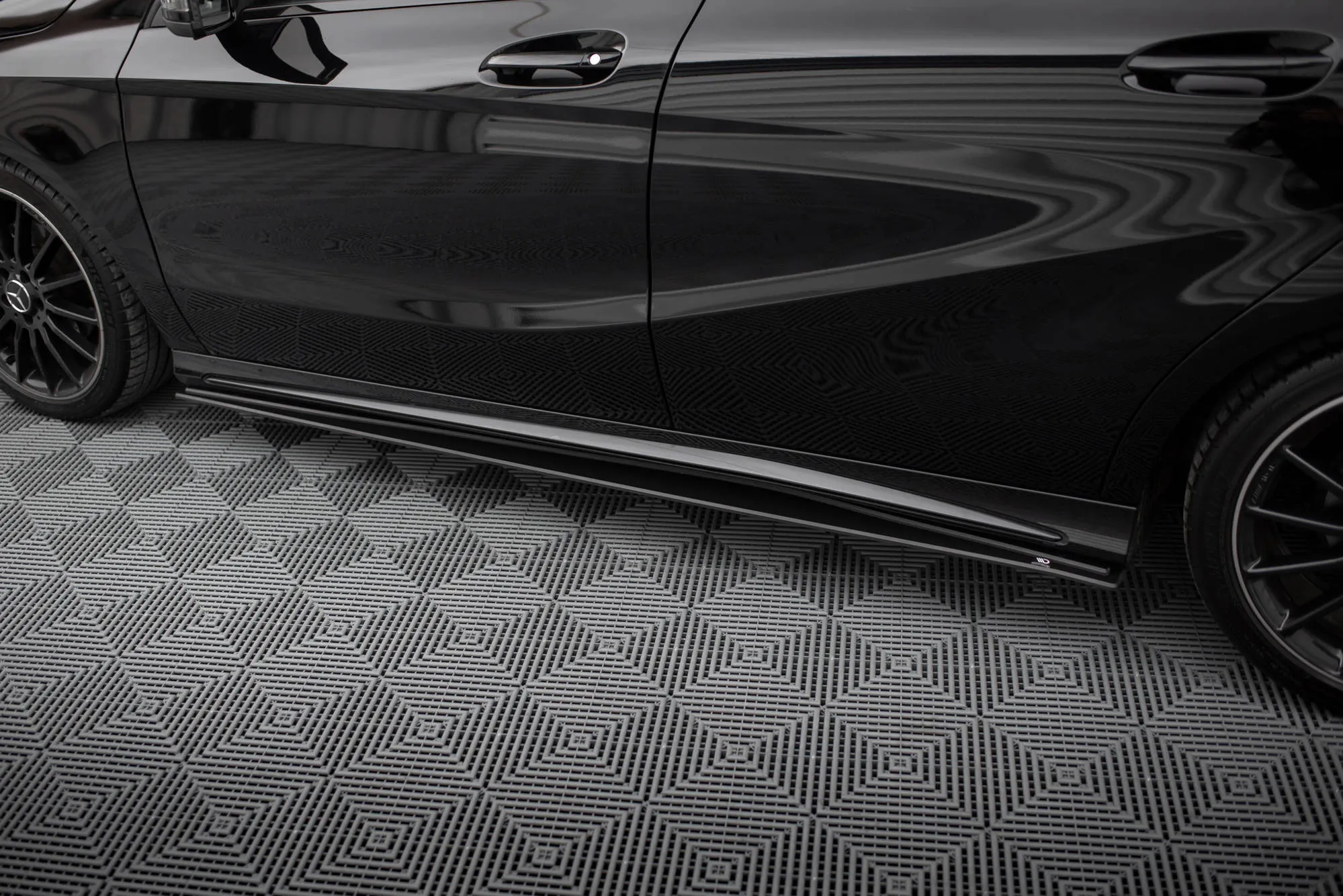 Sideskjørt Mercedes-Benz A (W176) AMG-Line facelift 2015 - 2018 | Street Pro Black Edition – bilde 3
