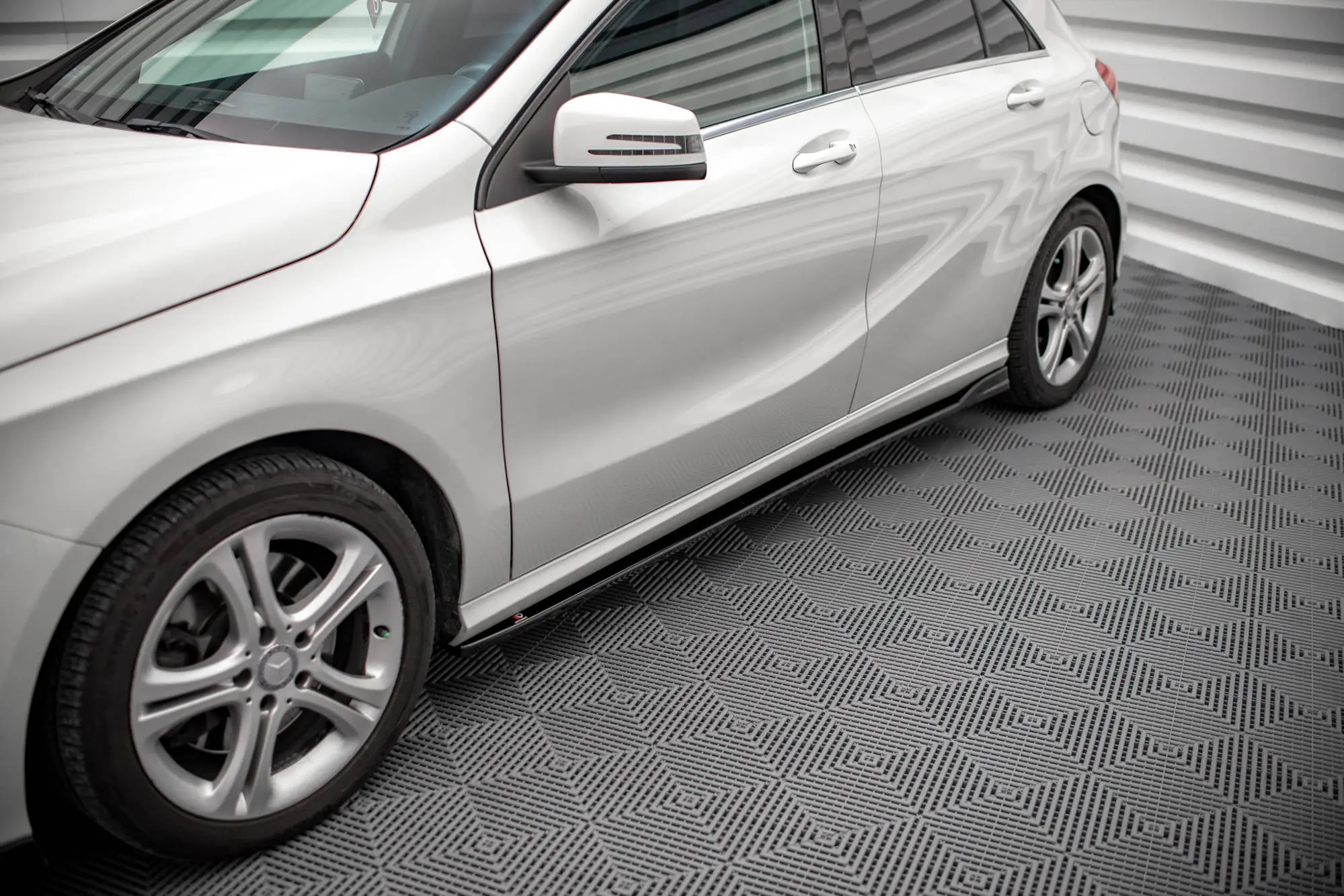 Sideskjørt Mercedes-Benz A (W176) pre-facelift 2012-2015 – bilde 3