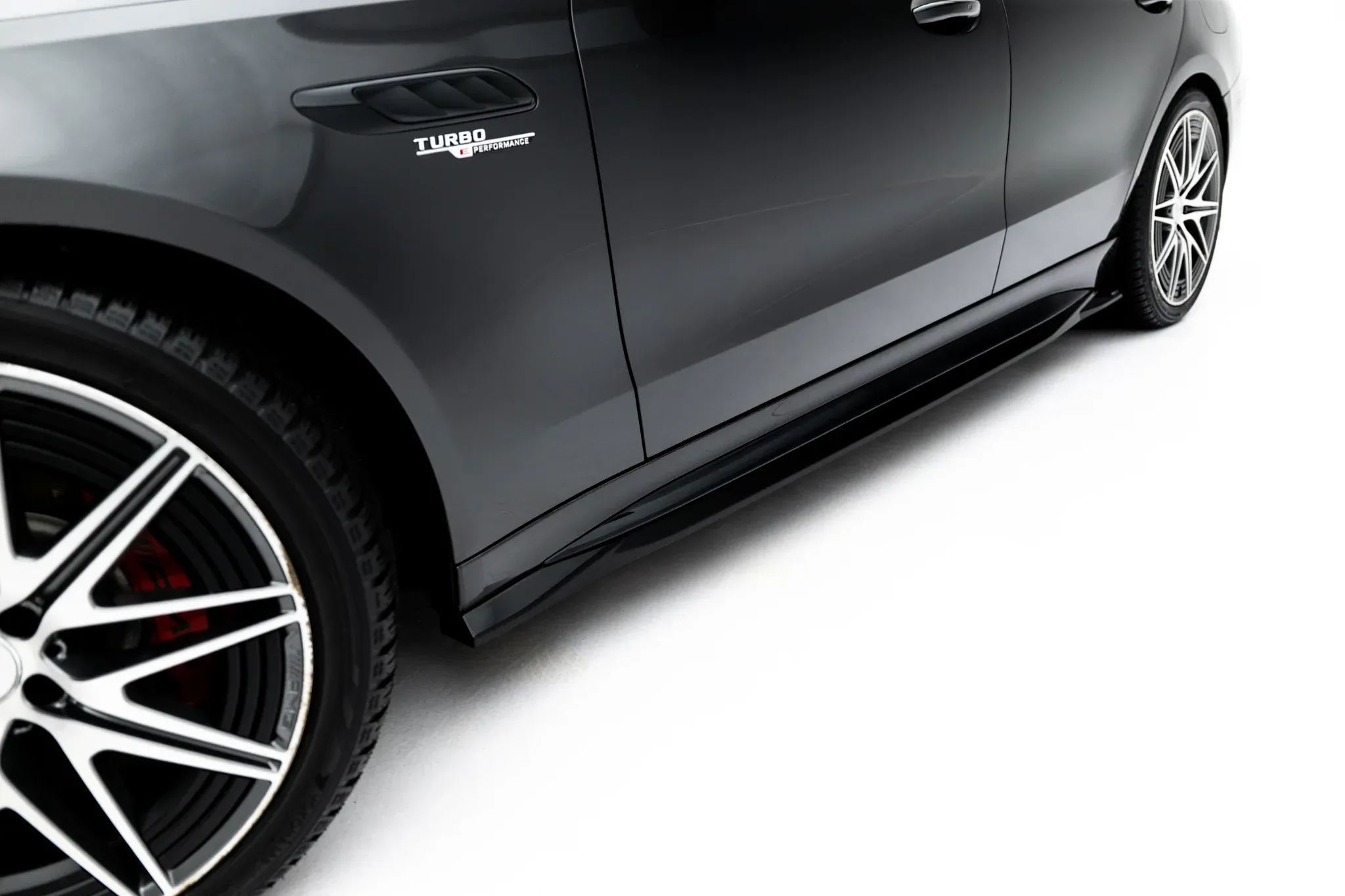 Sideskjørt Mercedes-Benz AMG C63 (S206/W206) 2021 -> | Glossy Black Edition – bilde 4