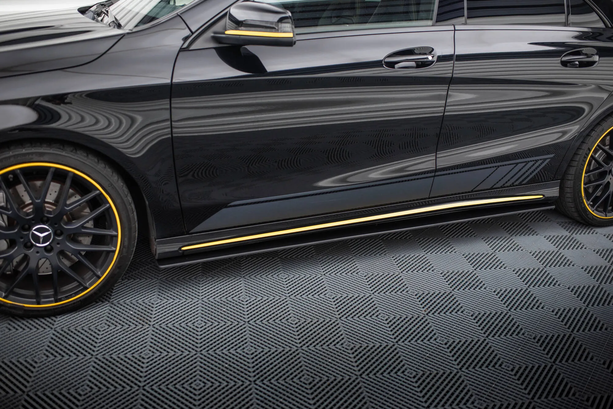 Sideskjørt Mercedes-Benz AMG Cla 45 Aero (C117) Facelift 2017 - 2019 | Street Pro Black Edition