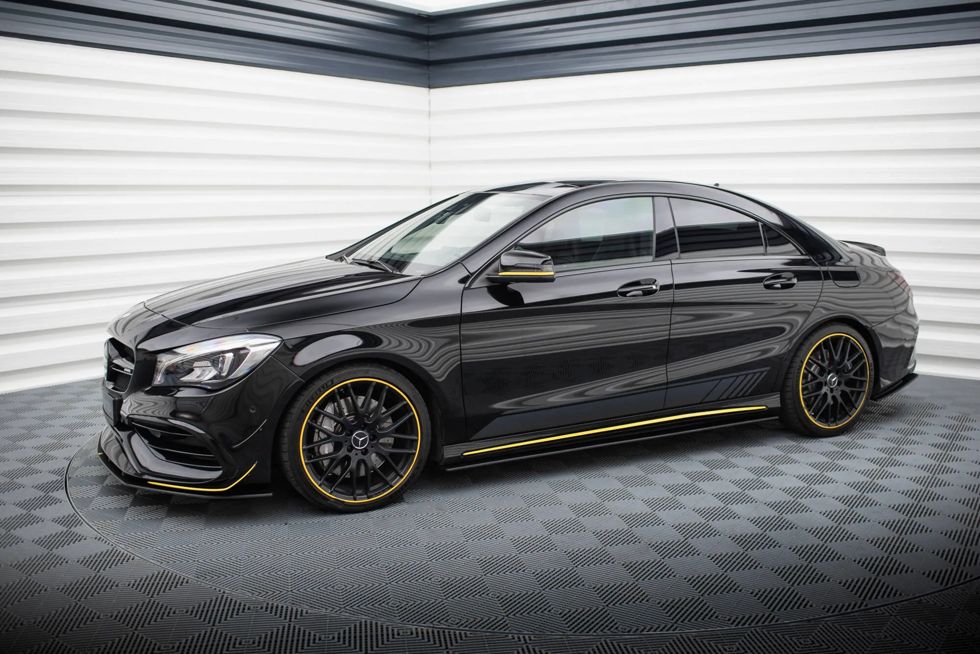 Sideskjørt Mercedes-Benz AMG Cla 45 Aero (C117) Facelift 2017 - 2019 | Street Pro Black Edition – bilde 2