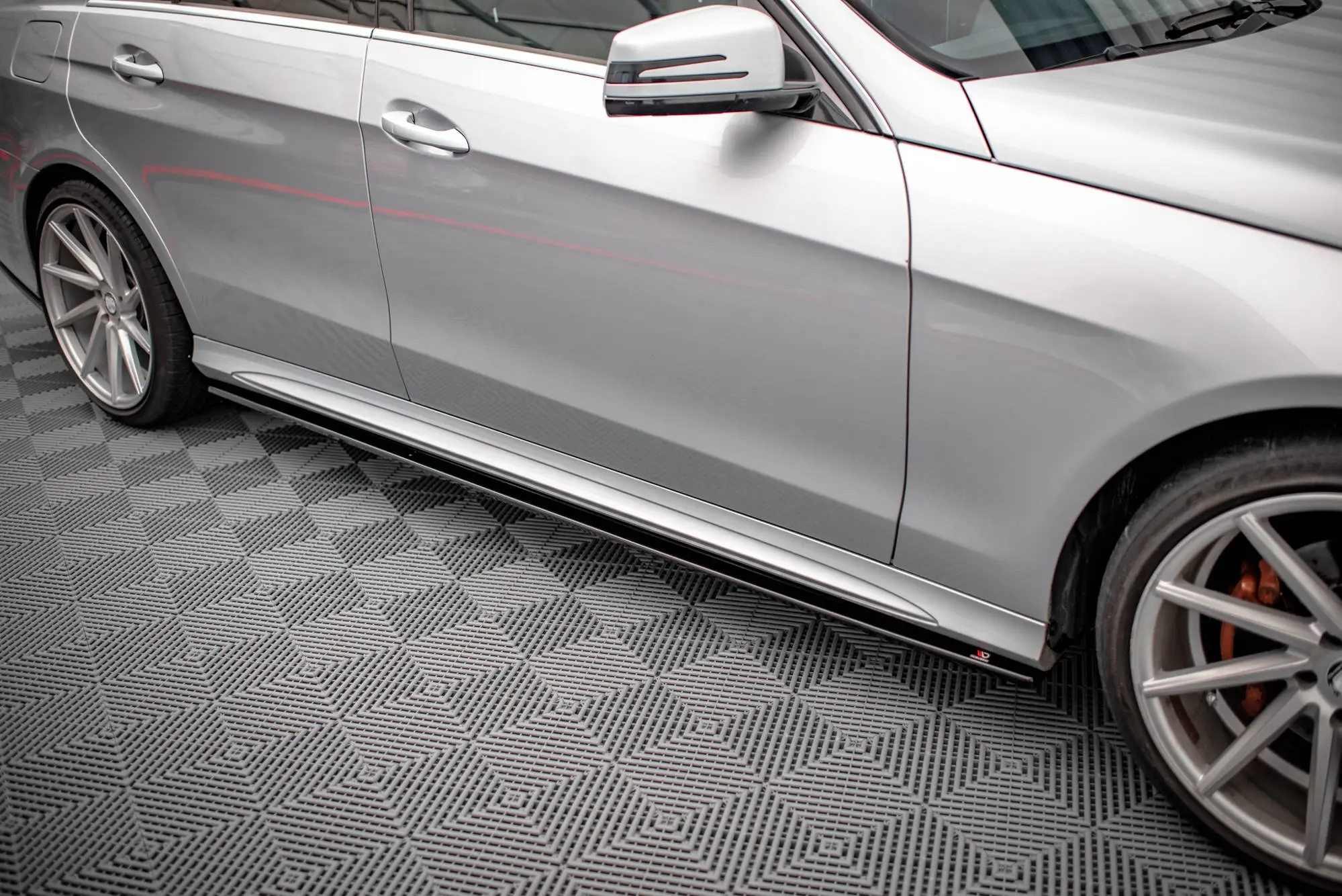 SIDESKJØRT MERCEDES-BENZ AMG E63 / AMG-Line (W212) 2012-2016 – bilde 2