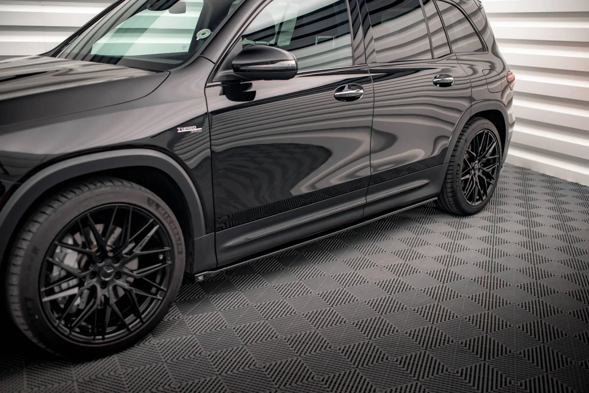 SIDESKJØRT MERCEDES-BENZ AMG GLB 35 (X247) 2019 - 2023 – bilde 2