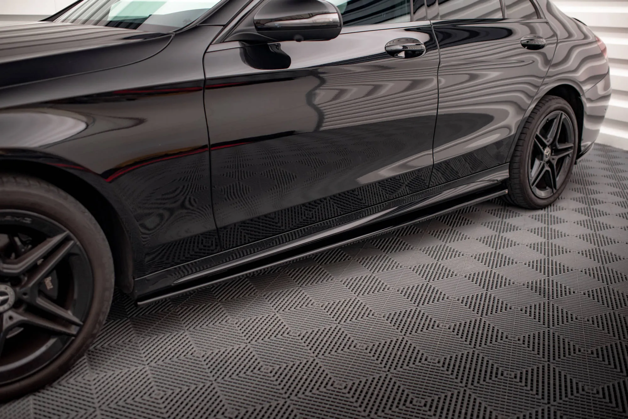 Sideskjørt Mercedes-Benz C (W205 / S205) AMG-Line Facelift 2018 - 2021 | Glossy Black Edition